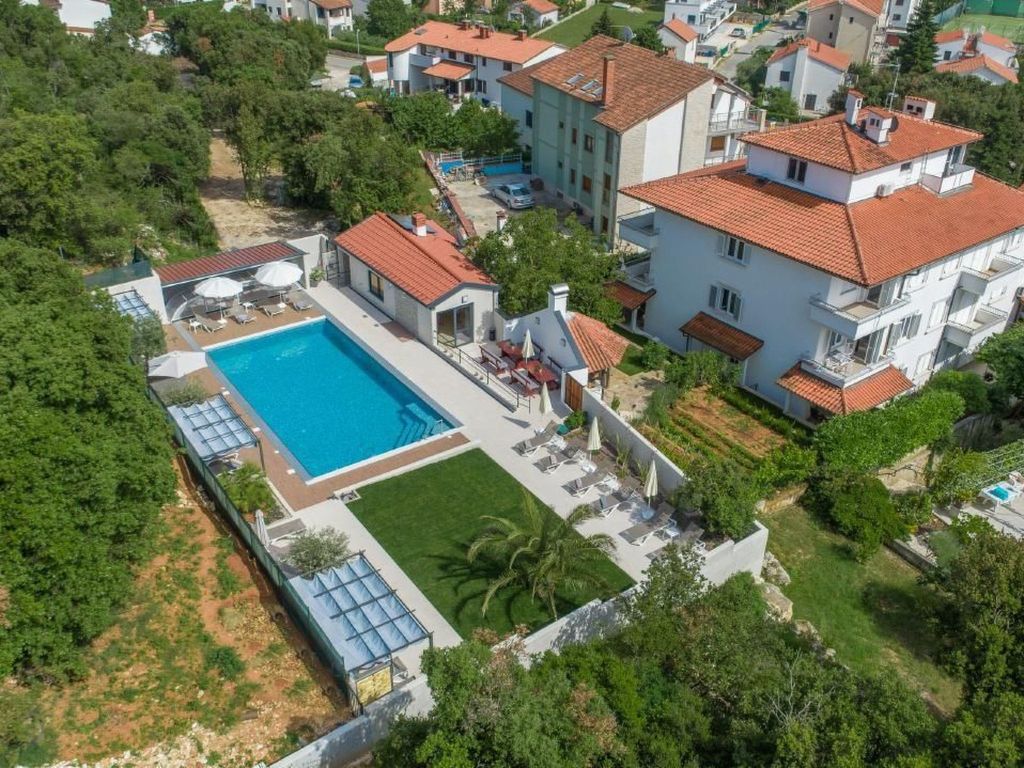 Appartement in Pjescana Uvala mit Großer Terrass