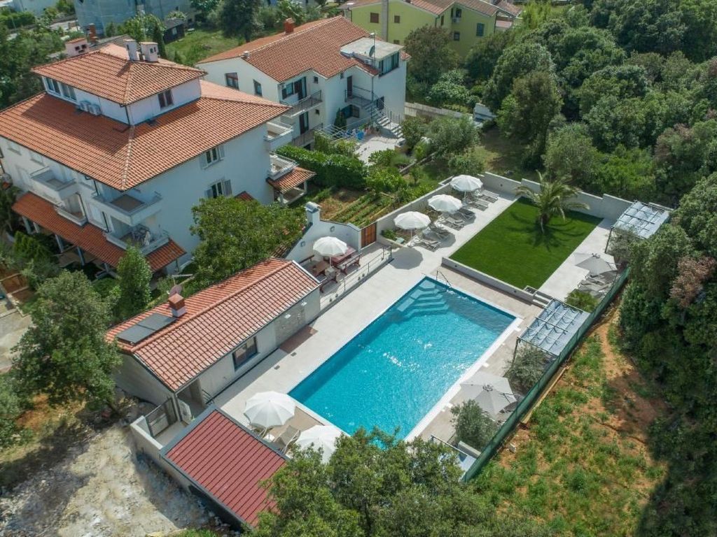 Appartement in Pjescana Uvala mit Großer Terrass
