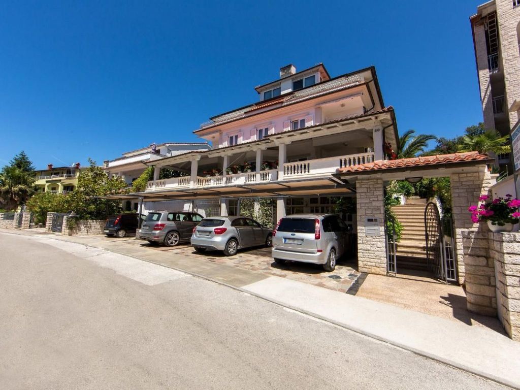 Apartment in Pjescana Uvala mit Gemeinschaftspoo