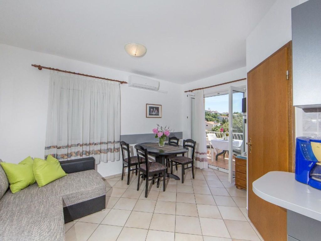 Apartment in Pjescana Uvala mit Gemeinschaftspoo