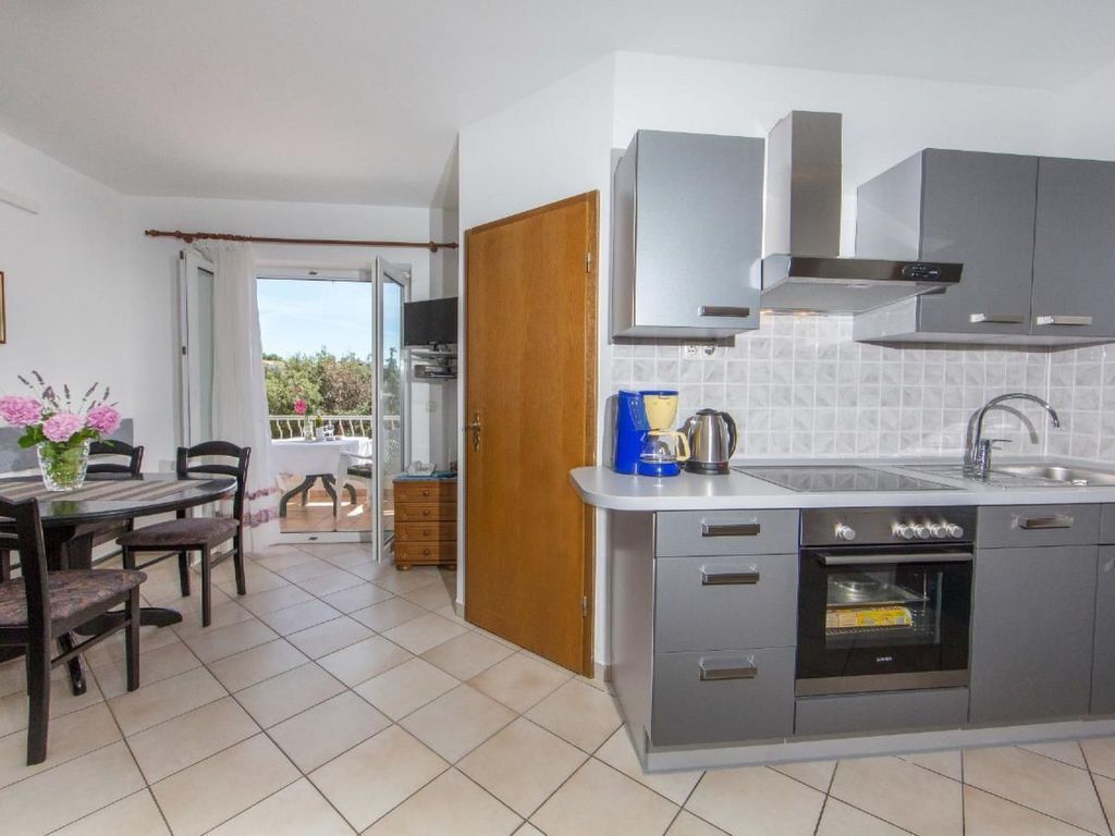 Apartment in Pjescana Uvala mit Gemeinschaftspoo