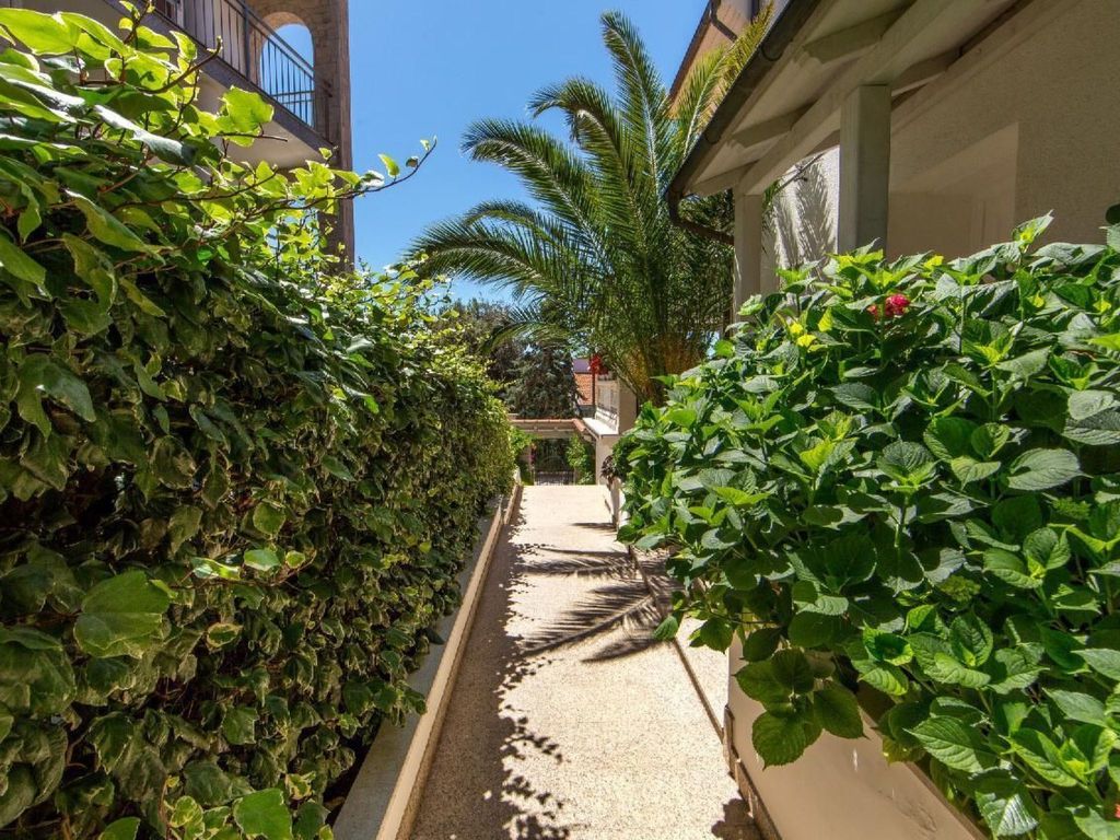 Apartment in Pjescana Uvala mit Gemeinschaftspoo