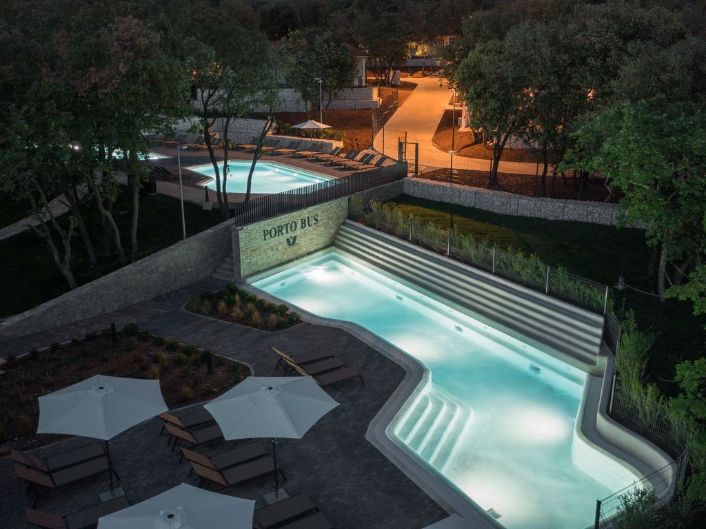 Luxury Beachside Villa Porto Bus