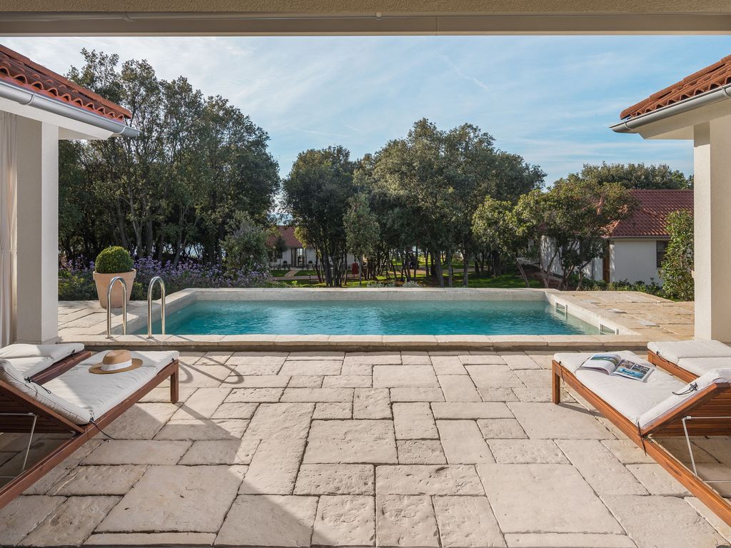 Luxury Beachside Villa Porto Bus
