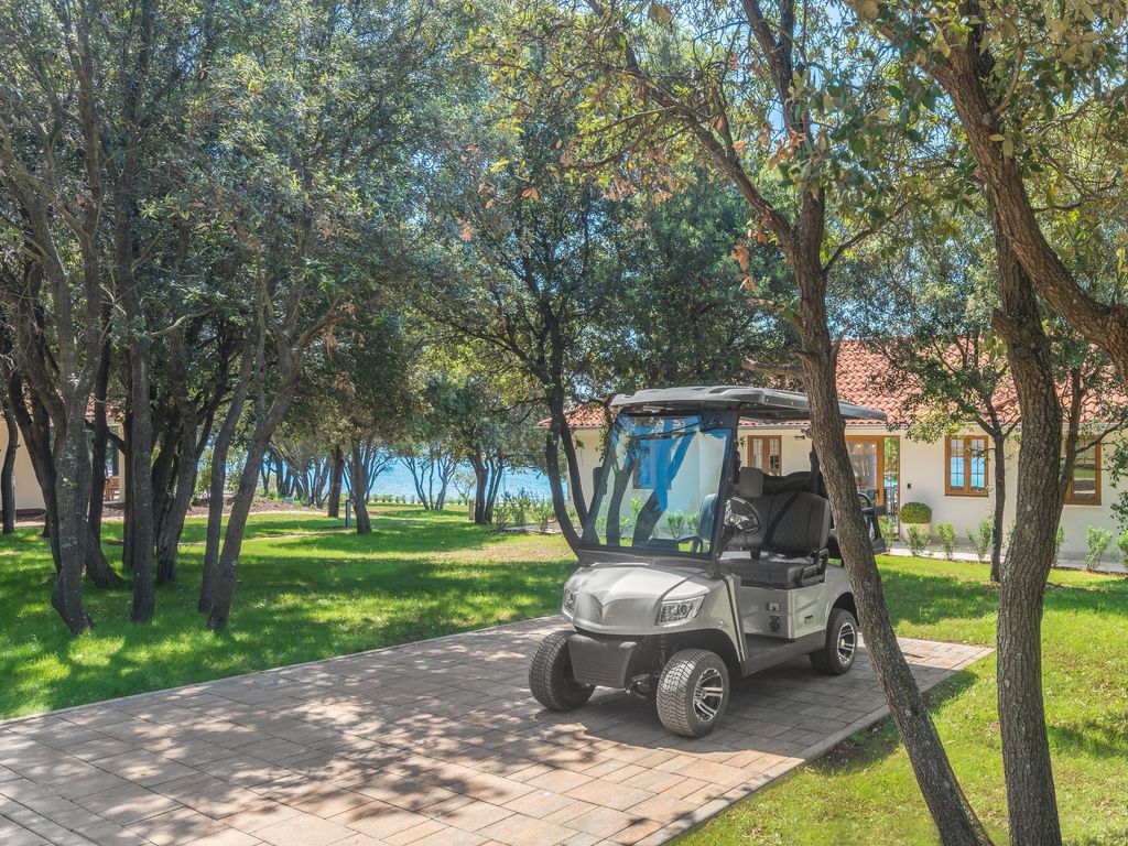Luxury Beachside Villa Porto Bus