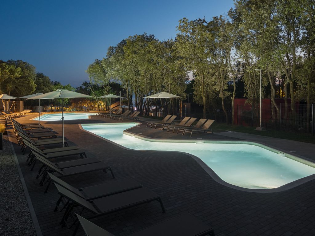 Luxury Beachside Villa Porto Bus