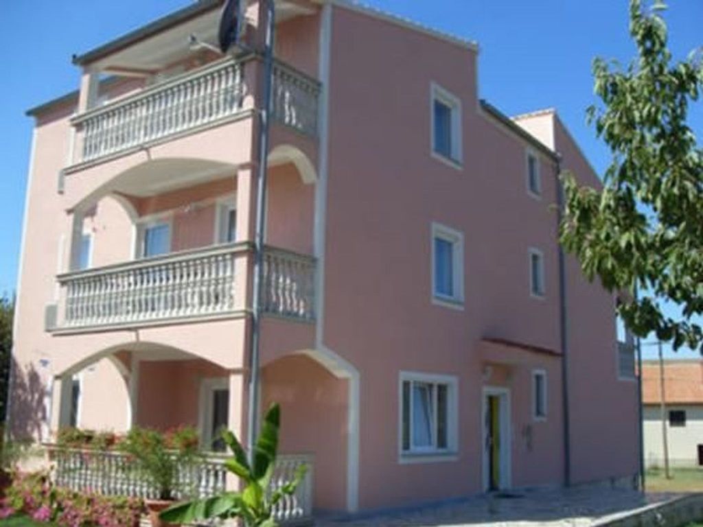 Appartement in Fažana mit Grill und Terrasse