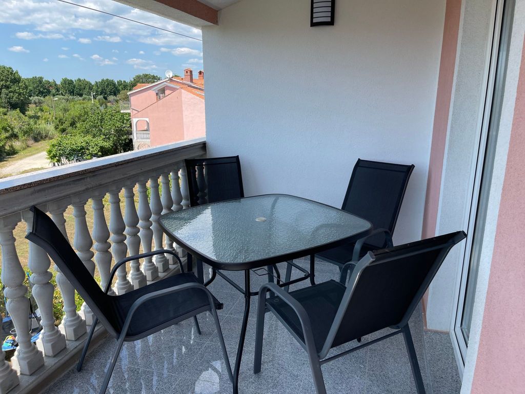 Appartement in Fažana mit Grill und Terrasse