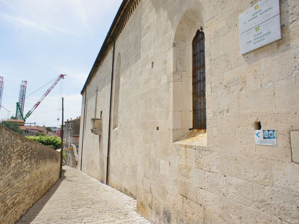 Stilvolle Wohnung in Arena mit großer Terrasse