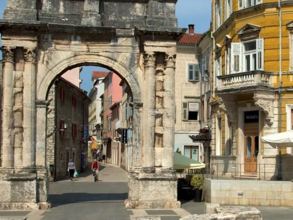 Wohnung in Pula mit privatem Parkplatz