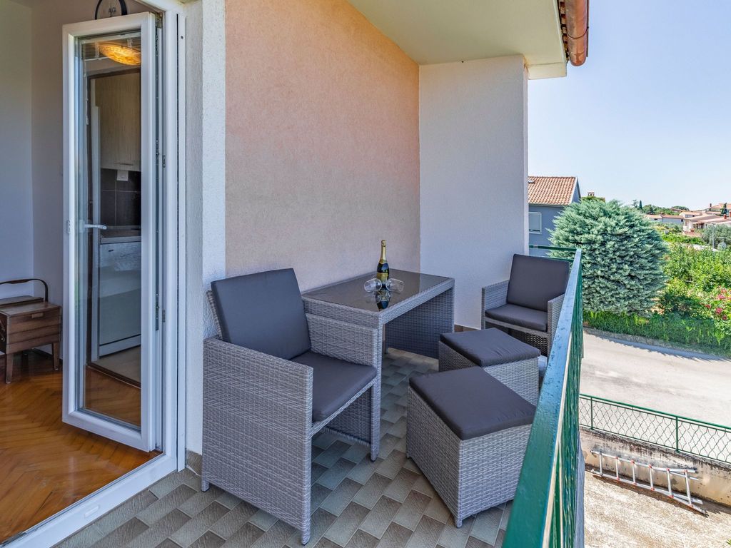 mit Terrasse
