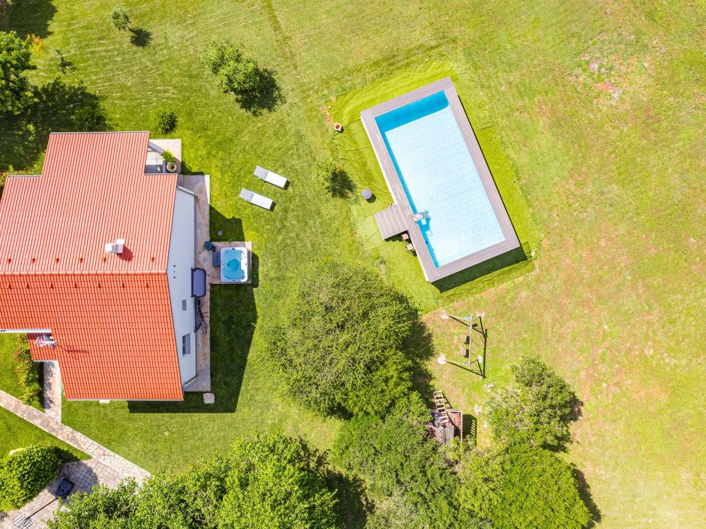 mit privatem Garten und Terrasse