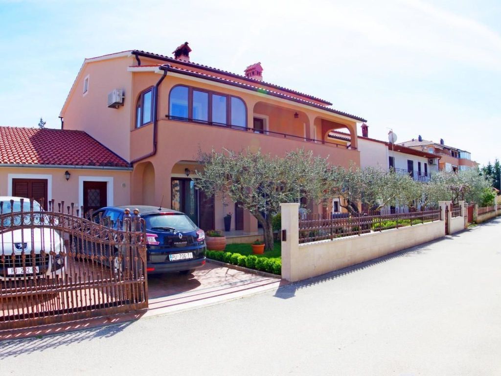 in Pula mit Grill, Garten und Terrasse