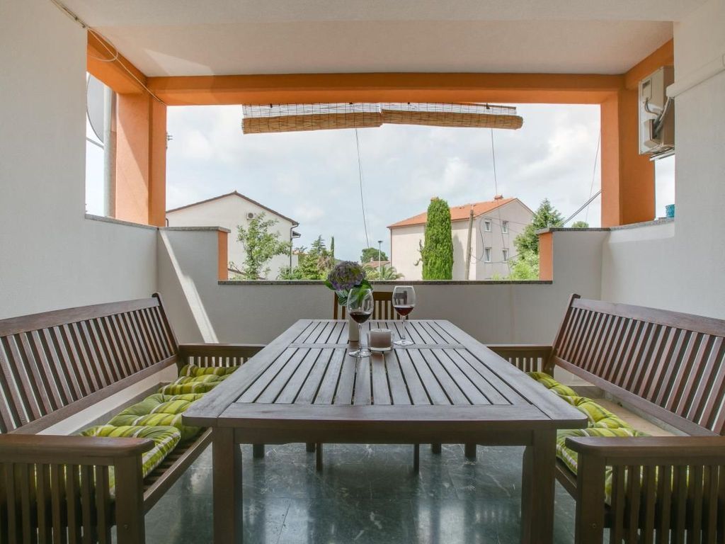 Appartement in Pula mit Terrasse, Garten und Grill