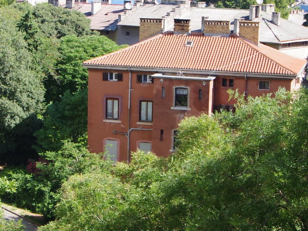 Moderne 2-Schlafzimmer-Wohnung in Pula