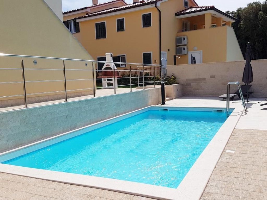 in Banjole mit Privatem Pool