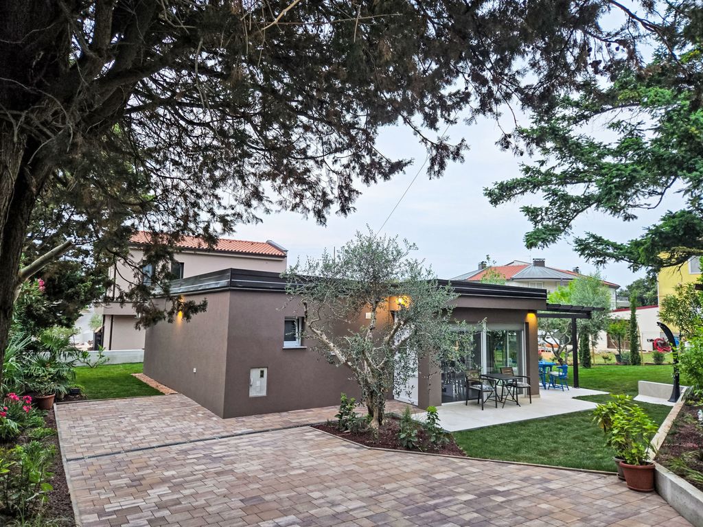 in Banjole mit Großem Garten