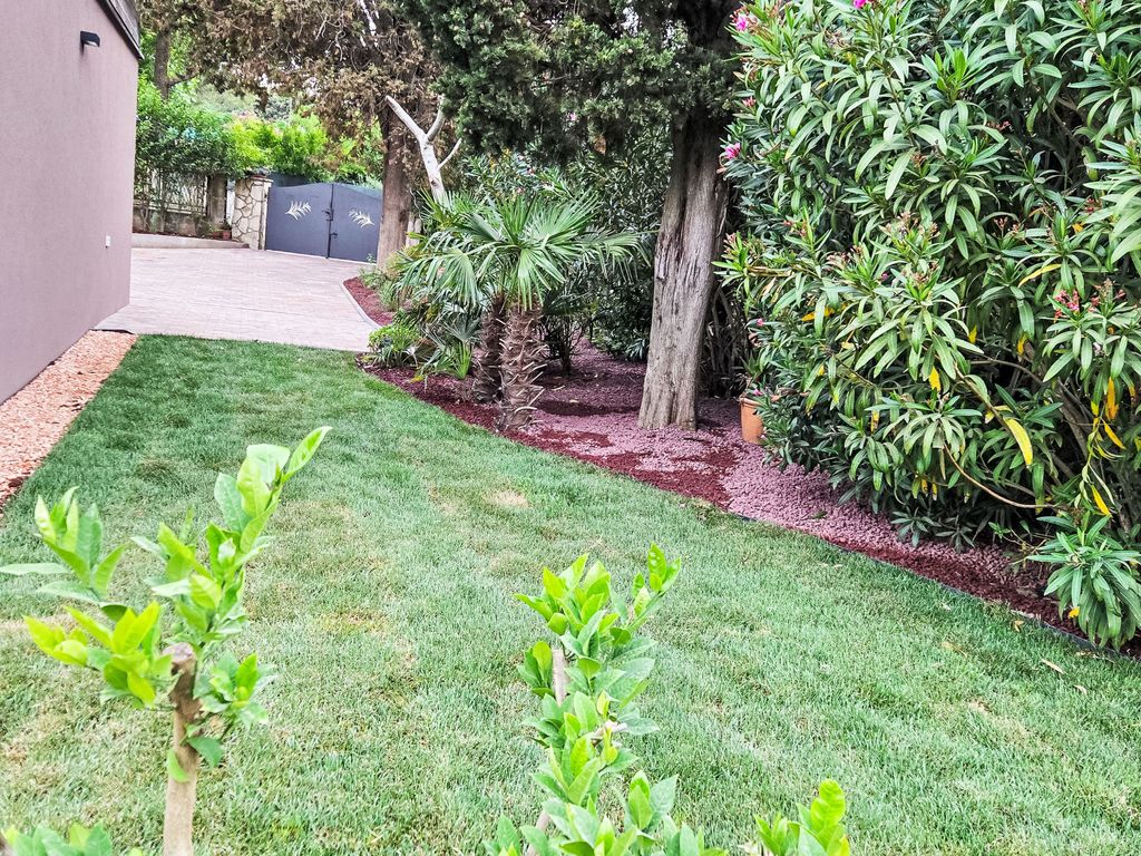 in Banjole mit Großem Garten