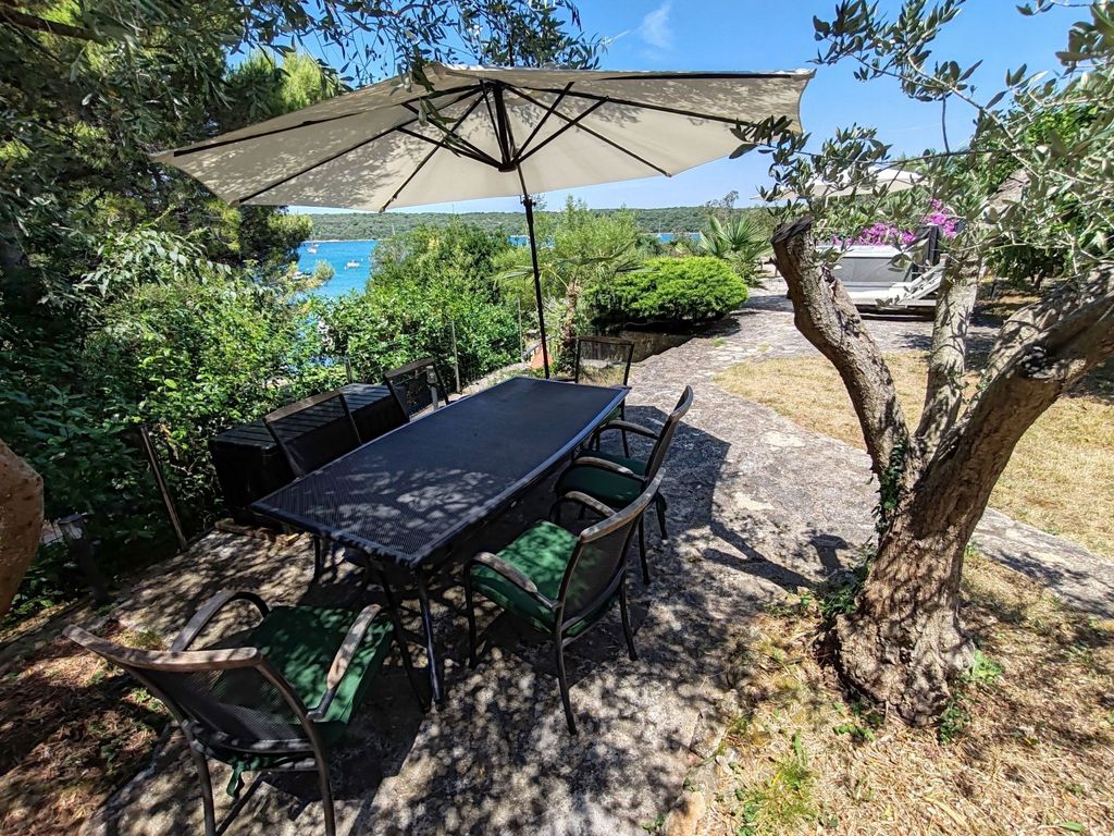 Haus Rina Banjole mit Whirlpool und Garten