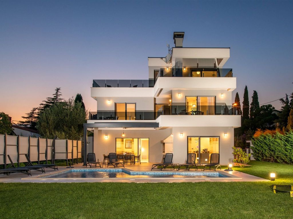 Villa K mit Jacuzzi auf dem Dach und Meerblick