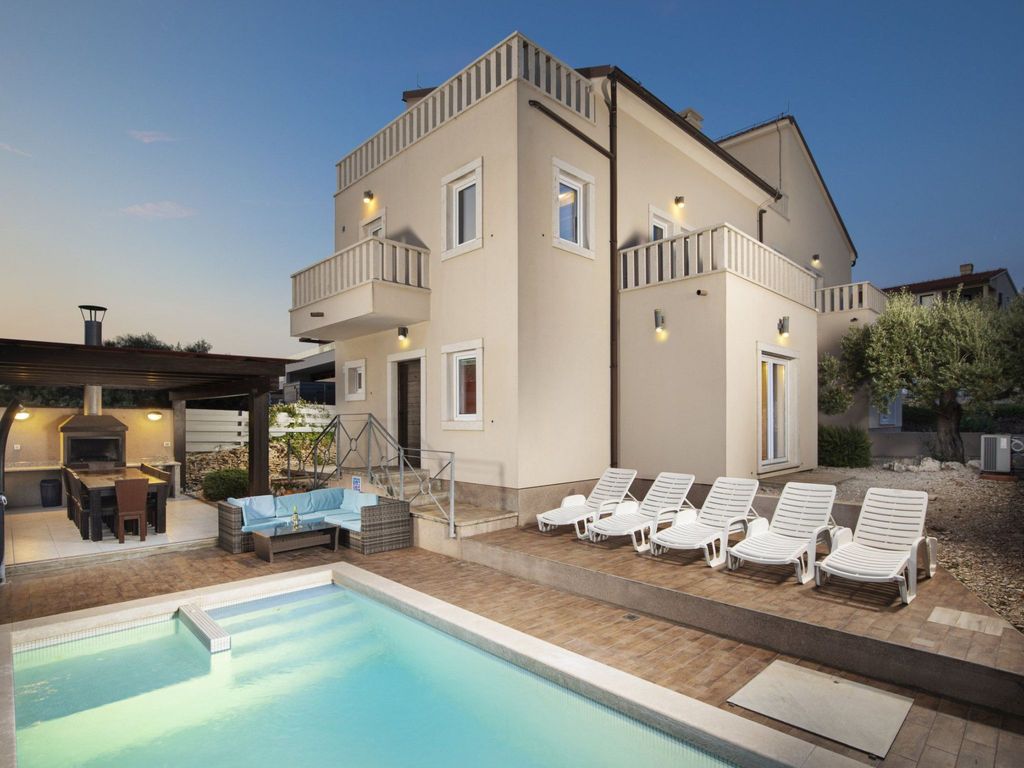 Villa Castagna in Premantura mit Pool und Sauna