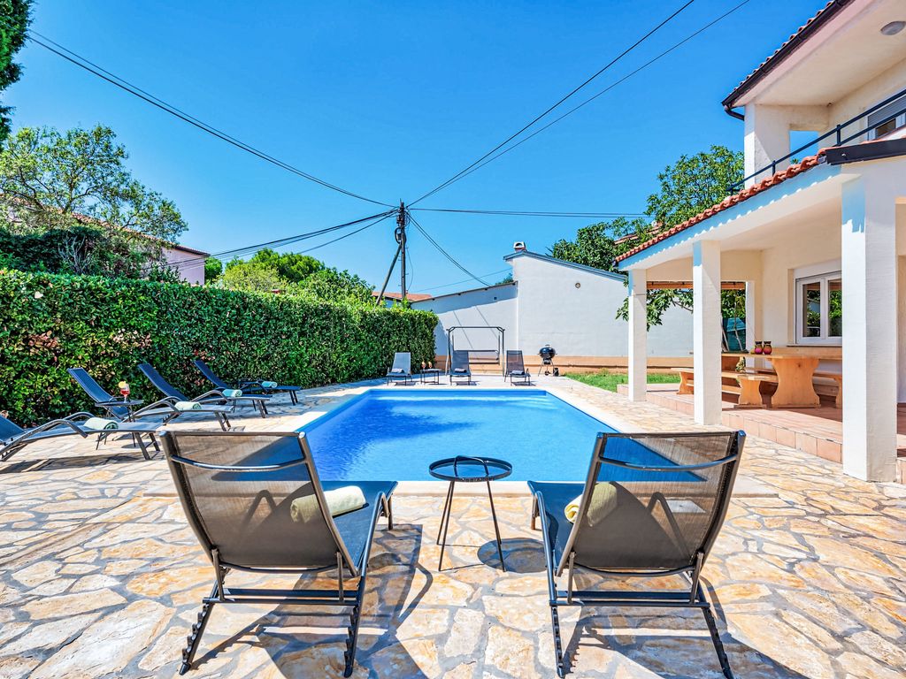Villa mit Garten, Grill und Terrasse