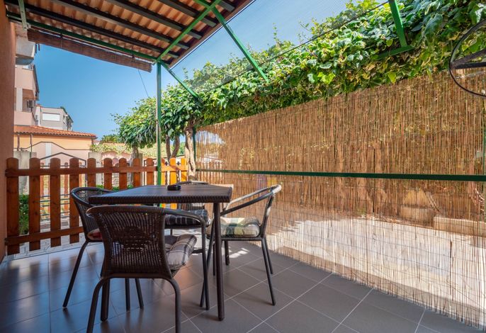 "Arijana1" mit privater Terrasse .1