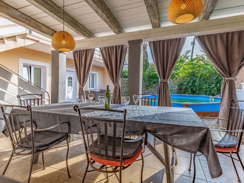 Villa Agneza mit Garten, Pool und Pavillon