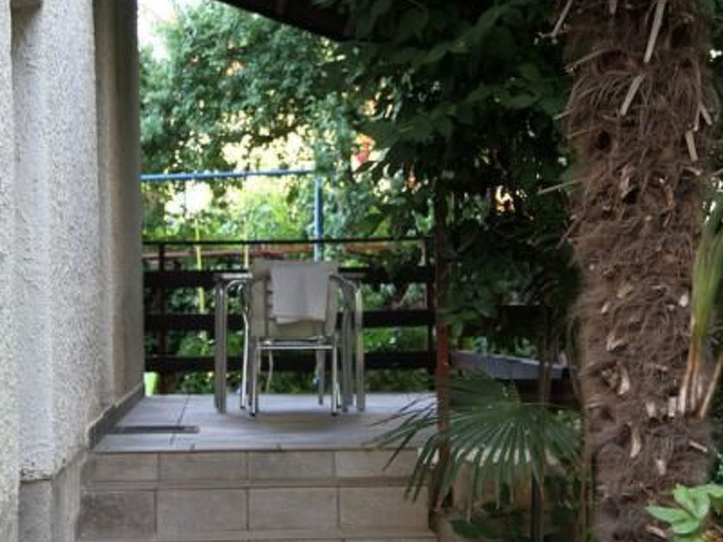 mit Terrasse
