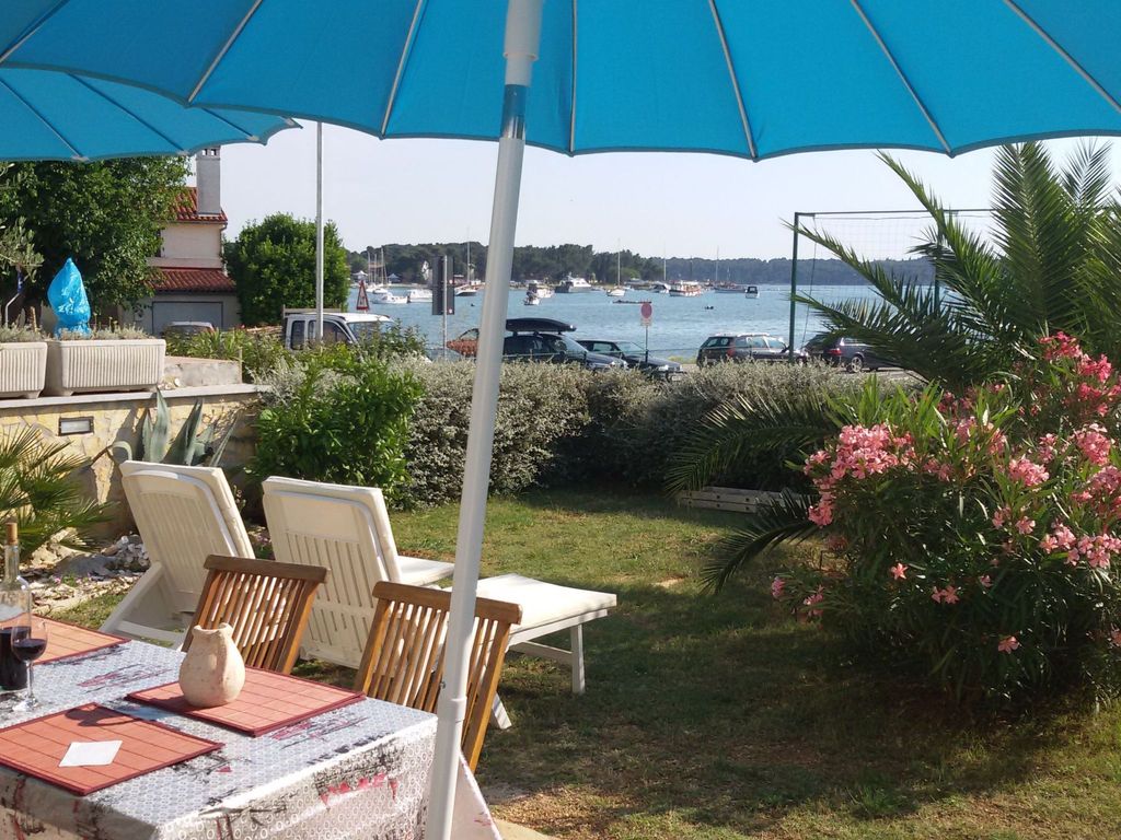 Direkt am Meer liegendes Apartment mit Garten