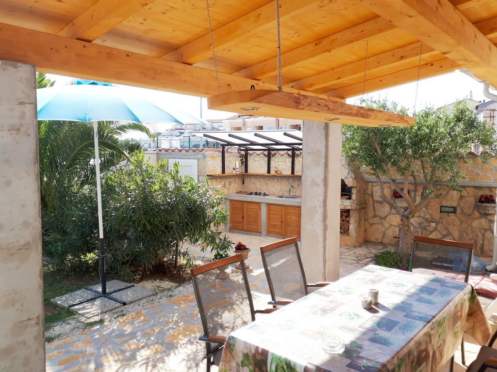 Direkt am Meer liegendes Apartment mit Garten