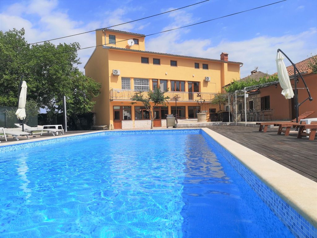 XXL-Ferienhaus "Cokuni" mit privatem Pool