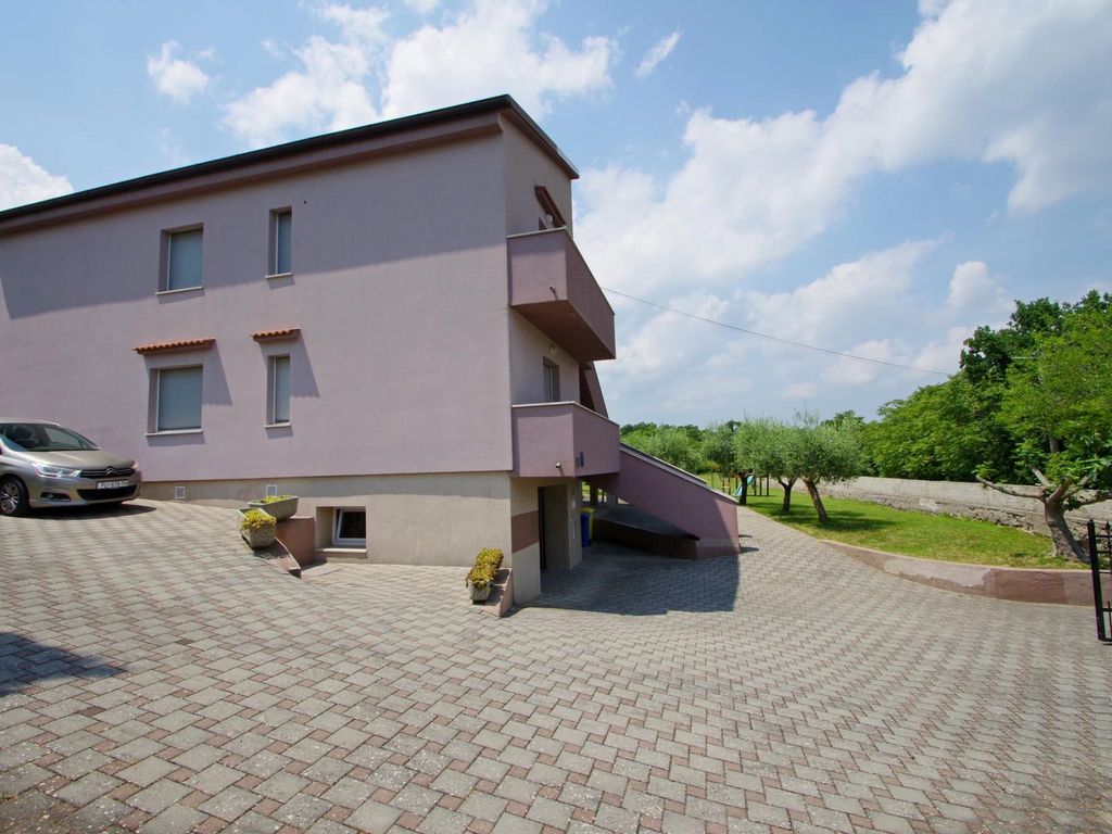 Wohnung in Rakalj mit privatem Parkplatz
