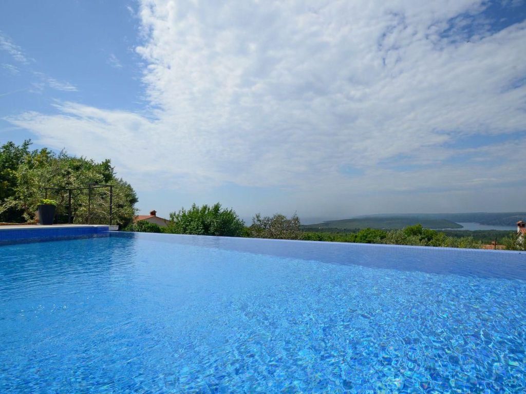 Tonina house