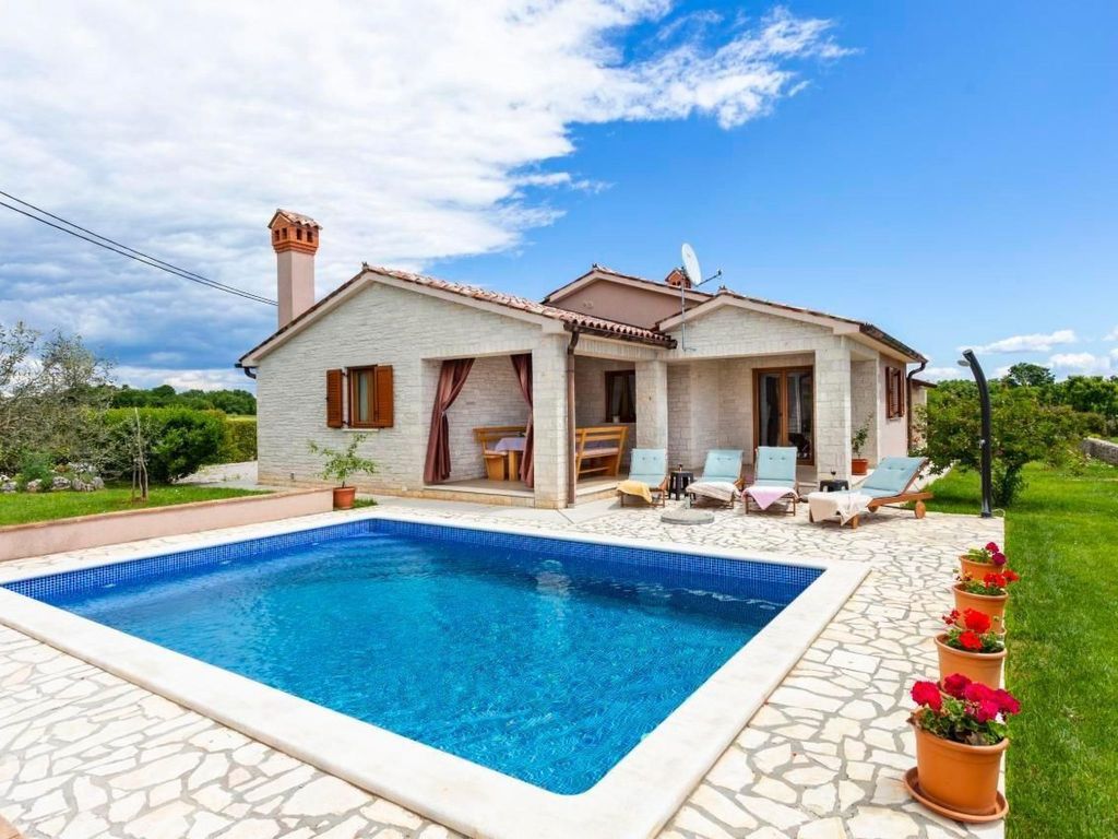 "Villa Mirela" mit Terrasse