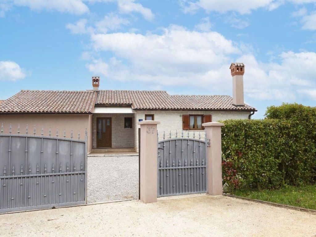 "Villa Mirela" mit Terrasse