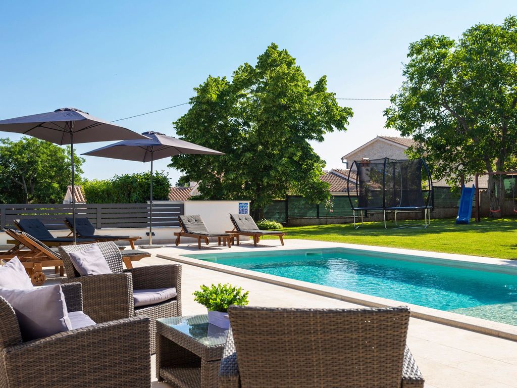 Villa Anavi mit privatem Pool und großem Garten