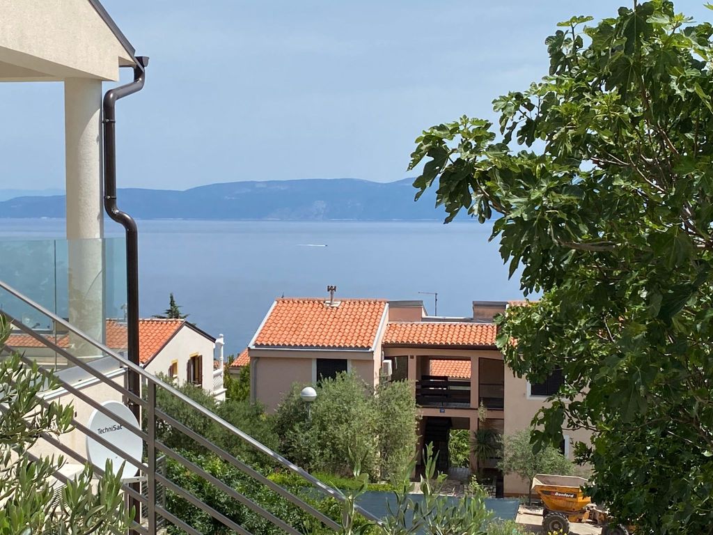 Frisch renovierte Ferienwohnung mit Meerblick