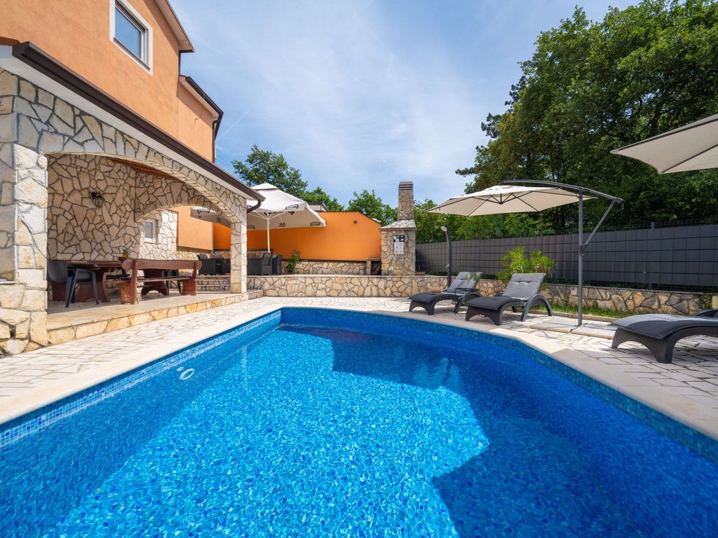 Villa Fortuna für bis zu 9 Personen und mit beheiztem Aussenpool