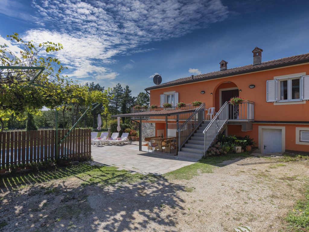 Haus Orange - Familienfreundliche Lage mit Pool