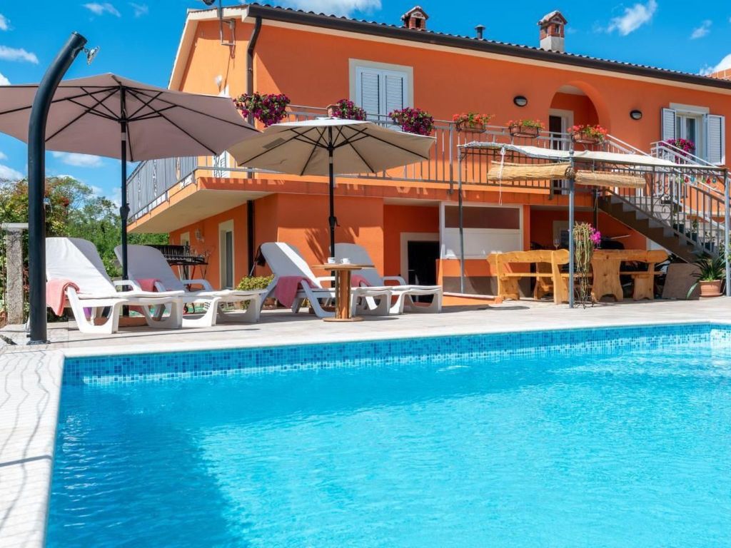 Haus Orange - Familienfreundliche Lage mit Pool