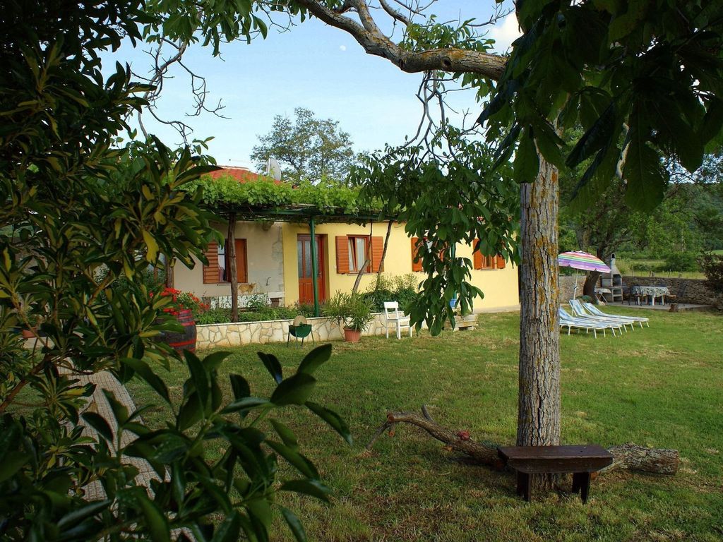 Charmantes Ferienhaus in Bartići mit Terrasse