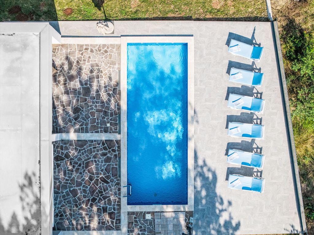 mit eigenem Pool