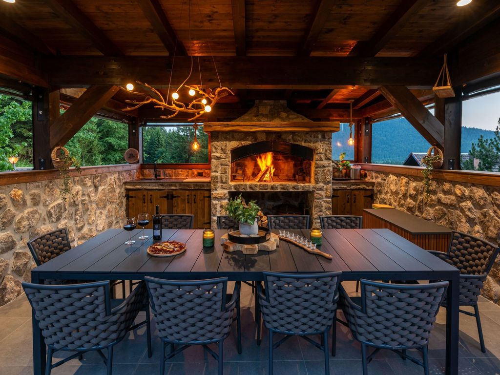 Chalet "Forest Hill" mit Hallenbad