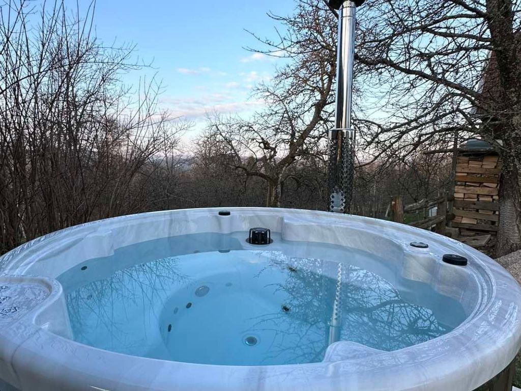 Haus in Sleme Skradsko mit Whirlpool und Parkplatz
