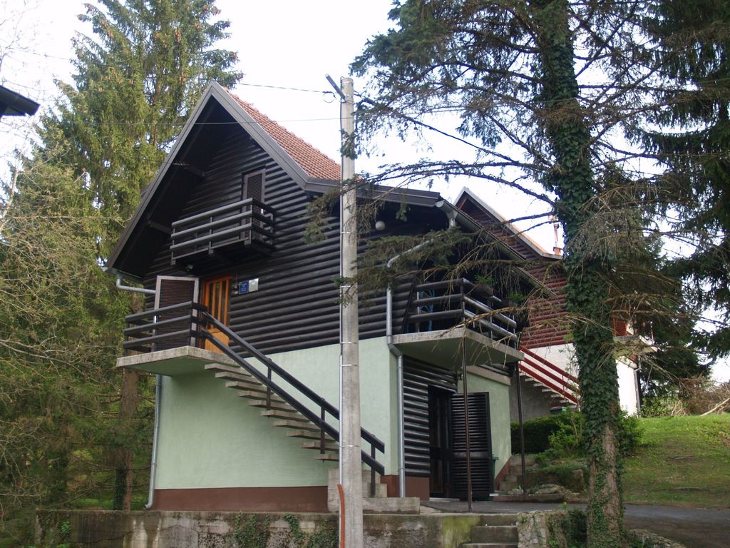 mit Terrasse, Grill und Garten