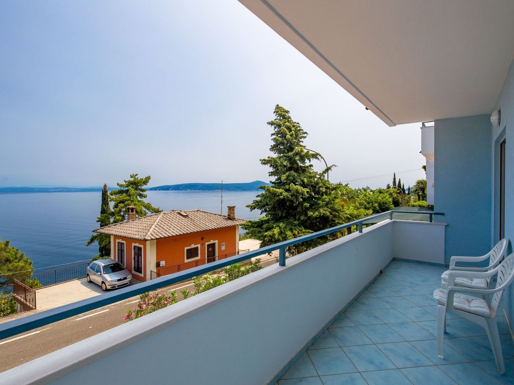 mit Terrasse