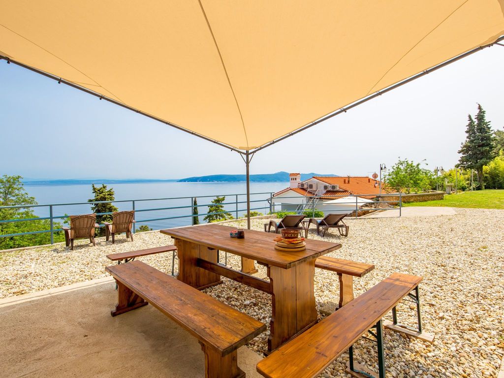 mit Terrasse