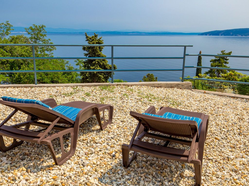 mit Terrasse