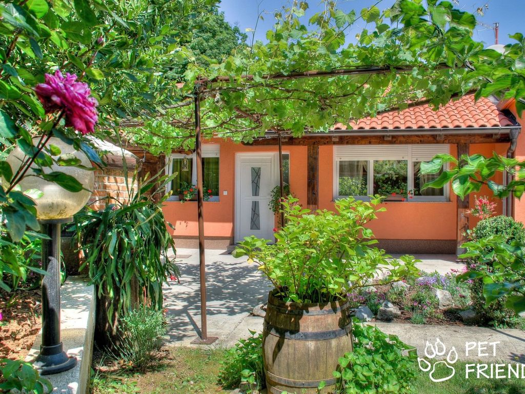Nettes Ferienhaus in Matulji mit Eigener Terrasse